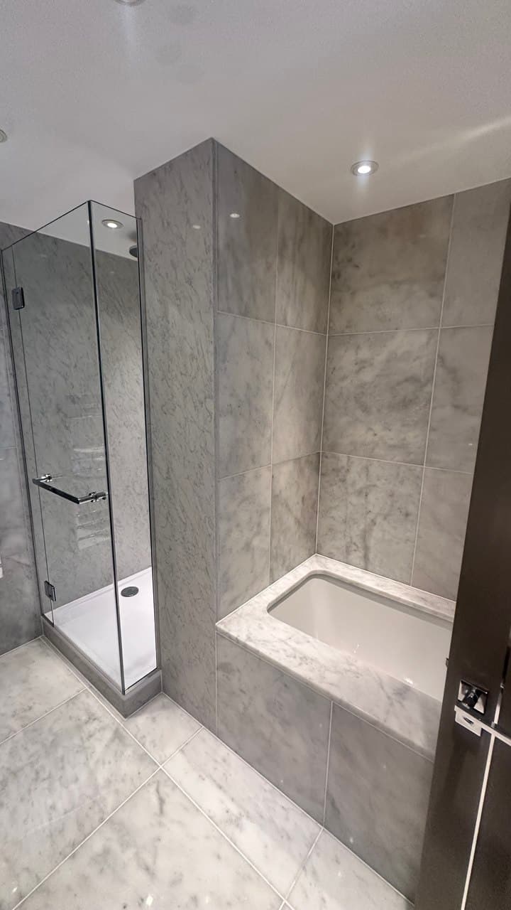 Principal bathroom showing the walk-in shower and recessed bath together