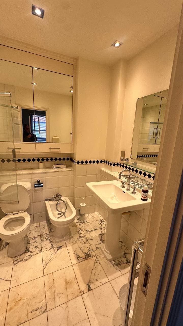 Marble-lined bathroom installation